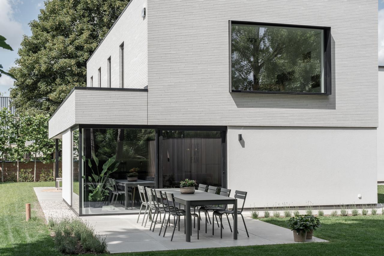 Moderne terras met outdoor living